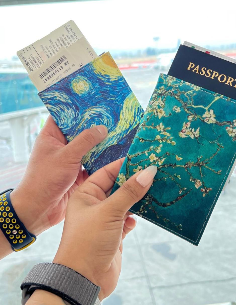 Porta pasaporte Almendro en Flor de sintético 4